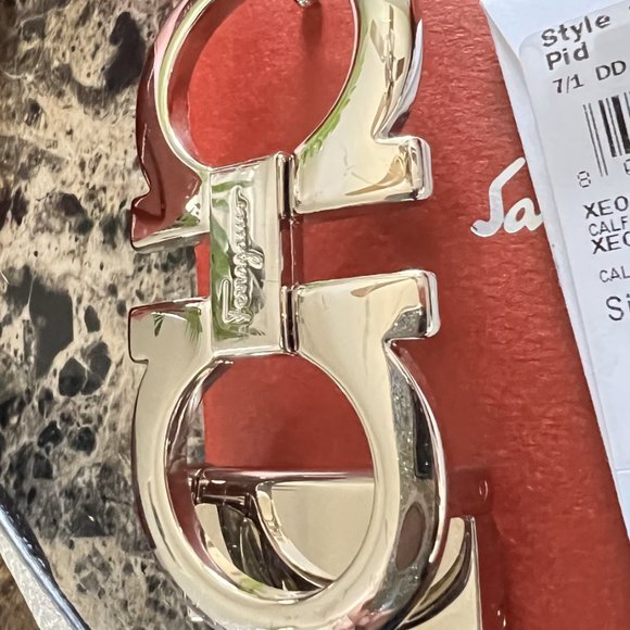 Luxury Elegance: Salvatore Ferragamo Reversible Belt - Picture 7 of 14